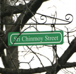 Sri-Chinmoy-st-550x531.jpg Sri-Chinmoy-st-550x531.jpg